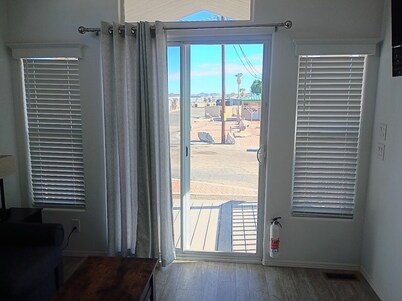 River Lagoon Charming 1-bedroom Park Model #41 on the Colorado River