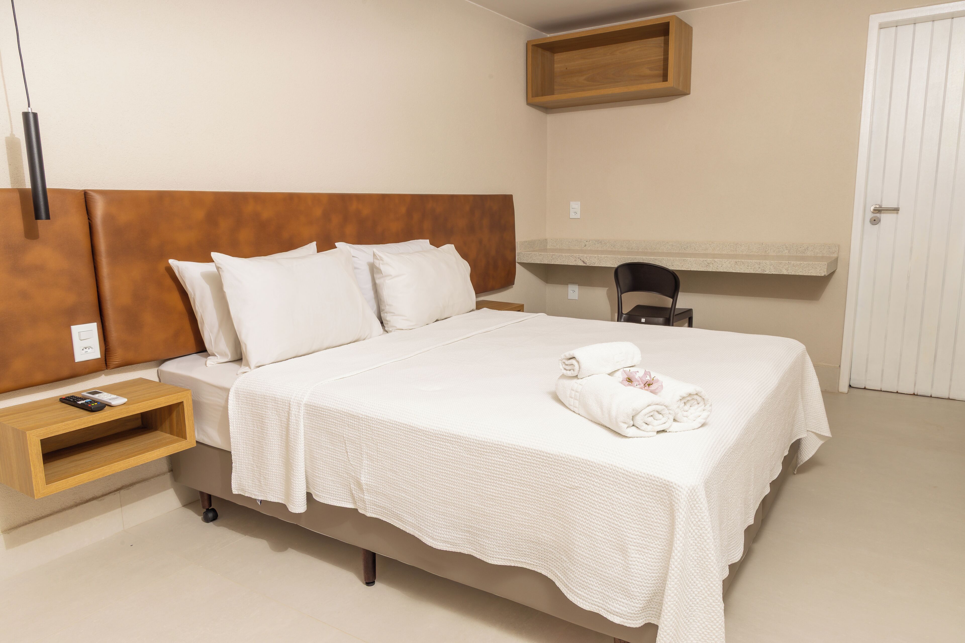 Quarto casal standard | Escrivaninha, Wi-Fi de cortesia