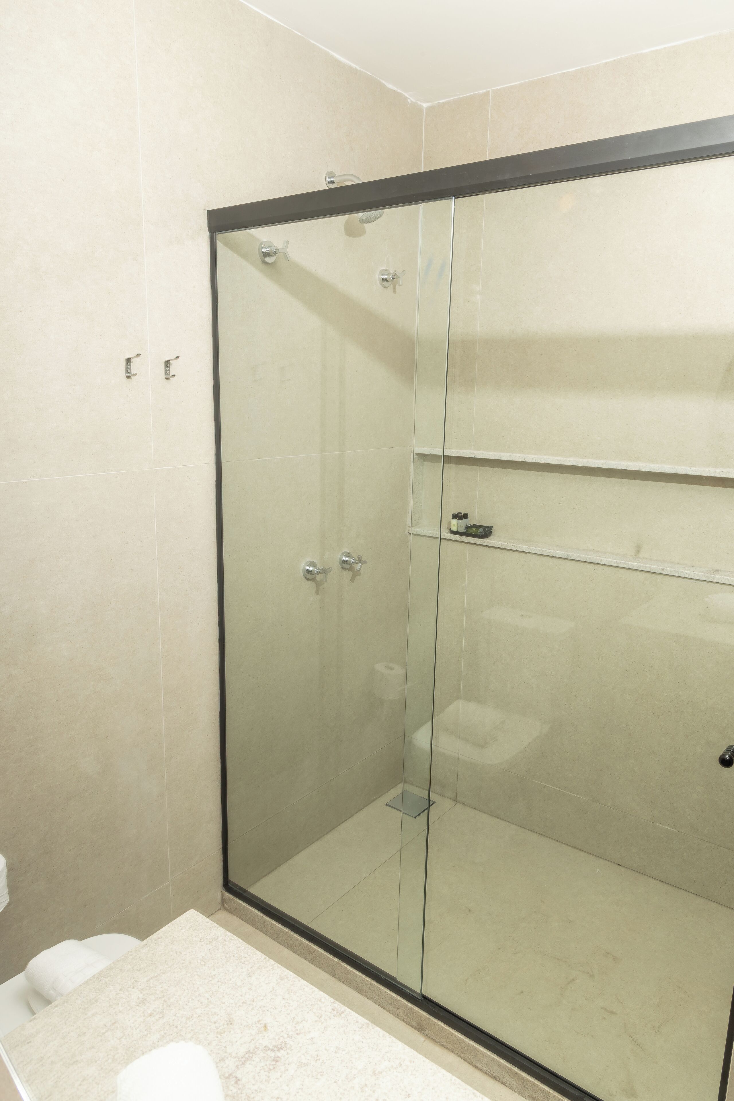 Dusche, Handtücher, Toilettenpapier