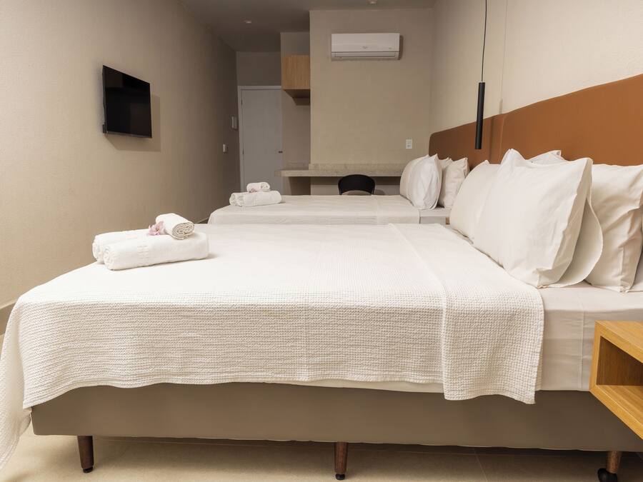 Perhesviitti | Työpöytä, ilmainen Wi-Fi