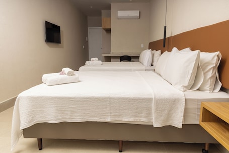 Family Suite | Desk, free WiFi