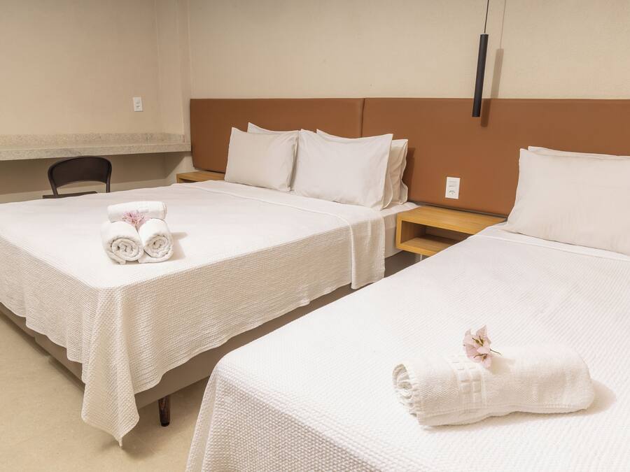 Standard Triple Room | Meja, Wi-fi percuma