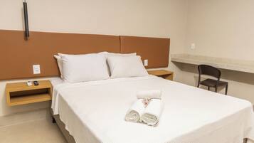 Quarto casal executivo | Escrivaninha, Wi-Fi de cortesia