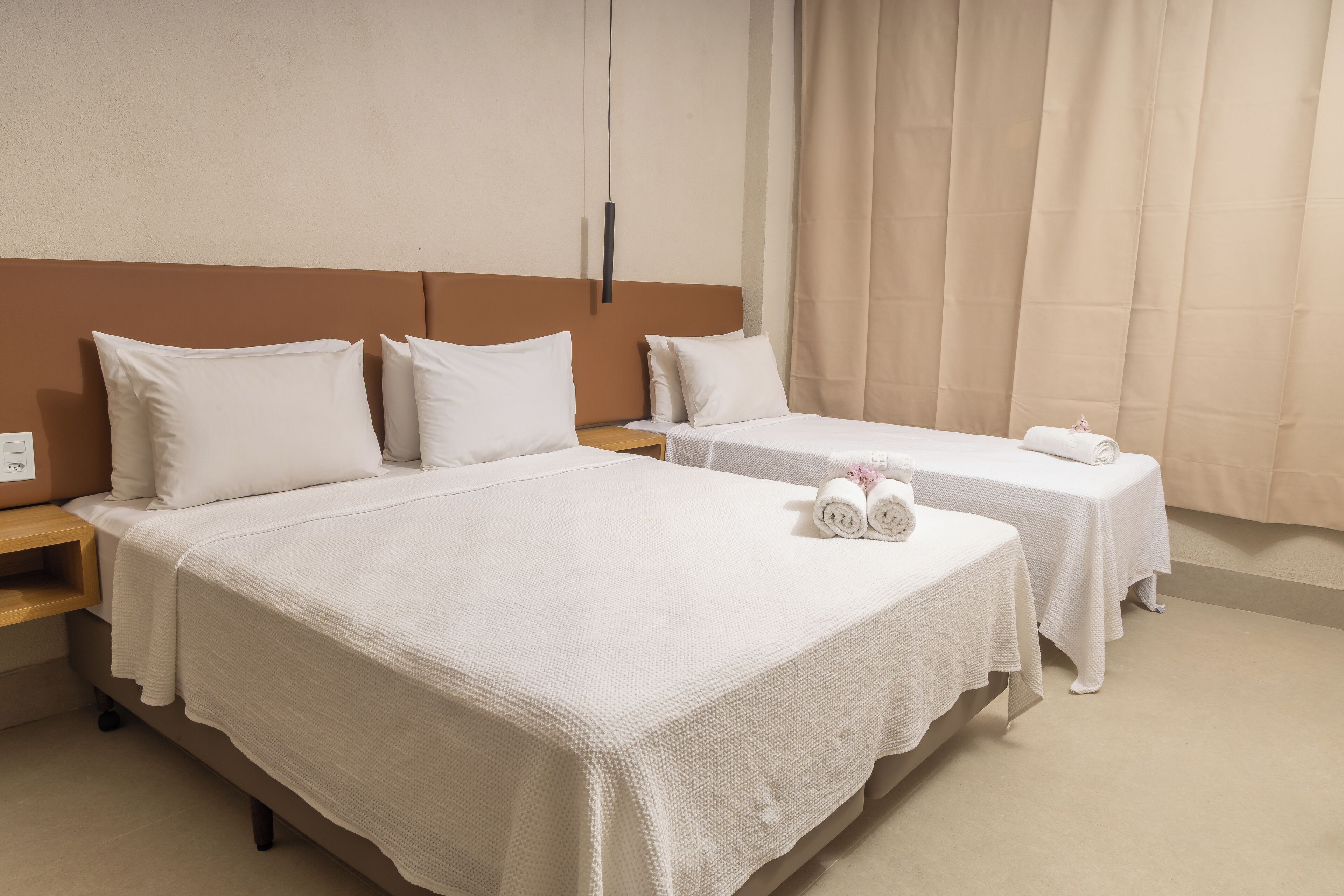 Quarto triplo standard | Escrivaninha, Wi-Fi de cortesia