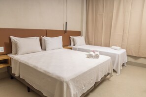 Desk, free WiFi - Sereno Hotel (Cabo Frio)