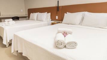 Suíte família | Escrivaninha, Wi-Fi de cortesia