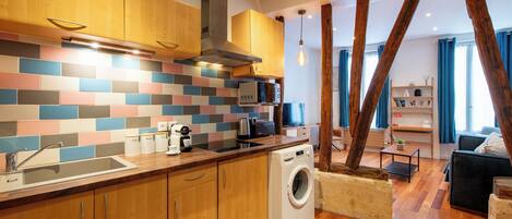 Fridge, microwave, stovetop, dishwasher