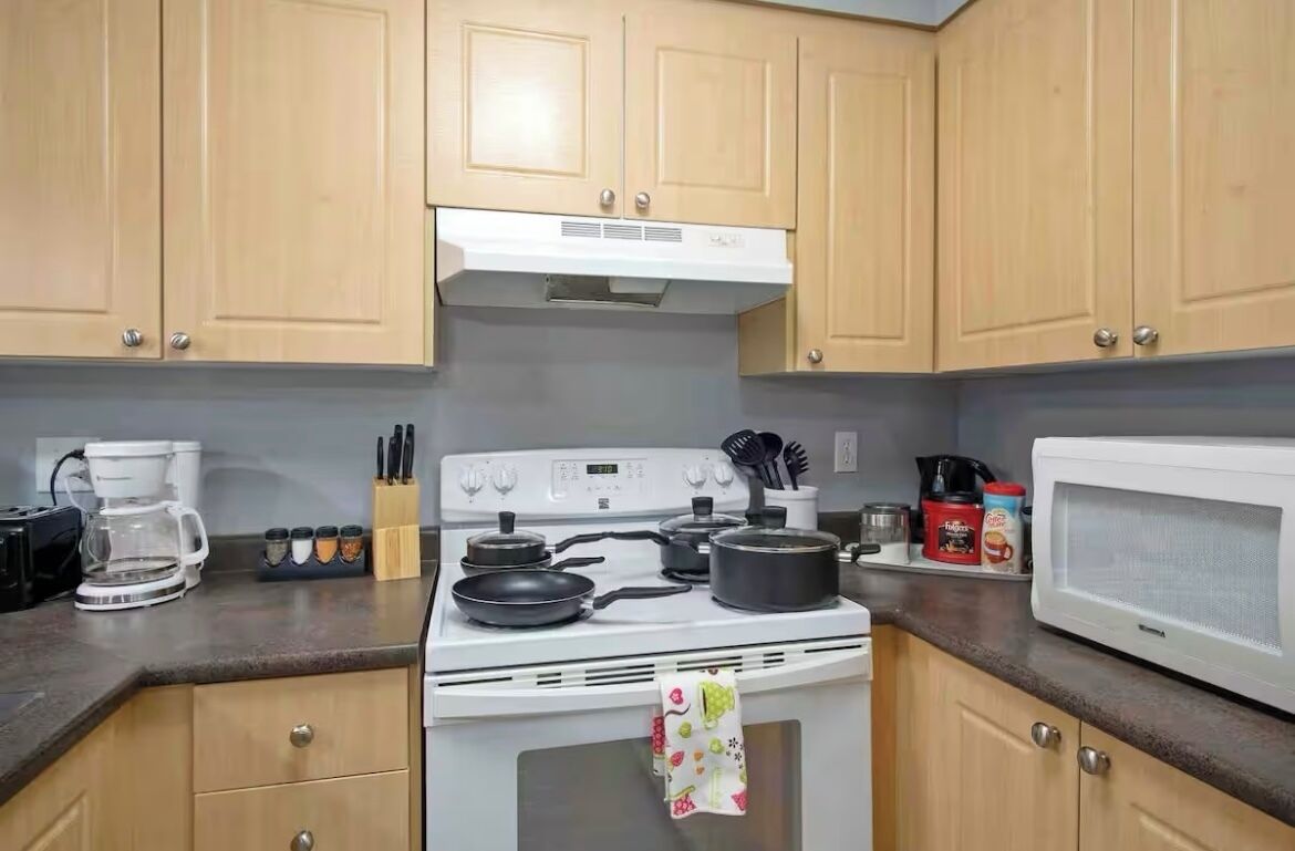 Refrigerador, horno, parrilla de estufa y lavavajillas 