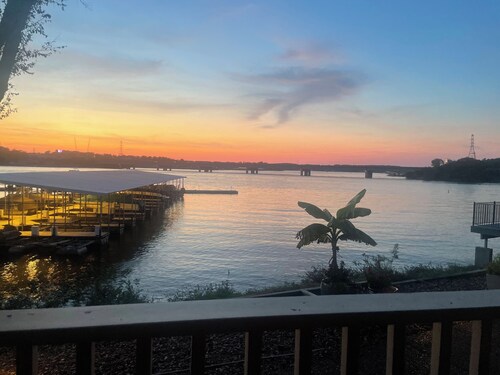 Beautiful 2 bedroom condo in Osage Beach.  Easy access to everything!