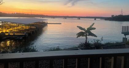 Beautiful 2 bedroom condo in Osage Beach. Easy access to everything!