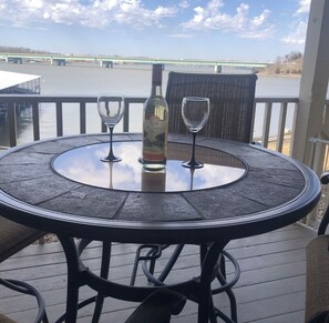 Outdoor dining - Beautiful 2 bedroom condo in Osage Beach.  Easy access to everything! (Osage Beach)