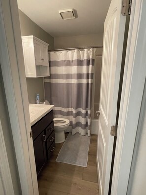 Hair dryer, towels, soap, toilet paper - Beautiful 2 bedroom condo in Osage Beach.  Easy access to everything! (Osage Beach)