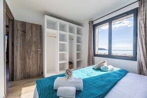 6 bedrooms, iron/ironing board, WiFi, bed sheets