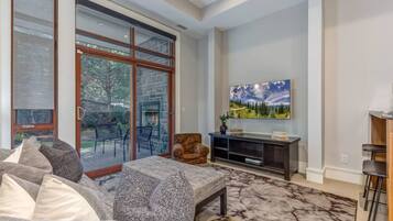 Télévision, cheminée