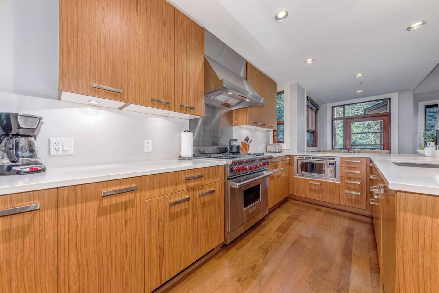 ثلاجة، ميكروويف، فرن، موقد طهي مسطح