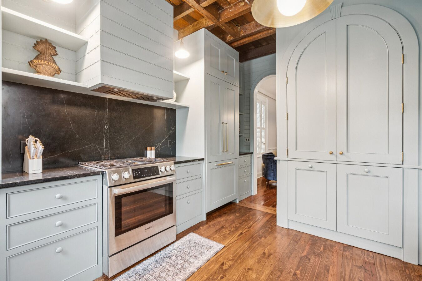 Kylskåp, mikrovågsugn, ugn och spishäll