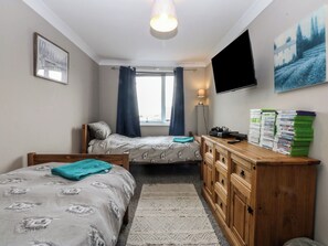 4 makuuhuonetta, yksilöllisesti sisustettu, yksilöllisesti kalustettu