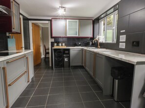 Keittoastiat/astiat/ruokailuvälineet