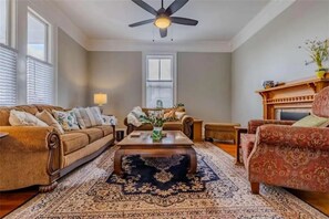 TV - Fully beautifully restored ventage home next to the Historic Clock Tower in Rome (Rome)