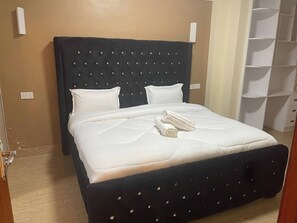 2 bedrooms, iron/ironing board, WiFi - Divine Home -Enzi (Nairobi)