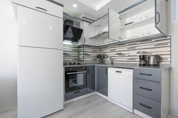 Appart'hôtel Familial, 2 chambres, non-fumeur, balcon | Cuisine privée