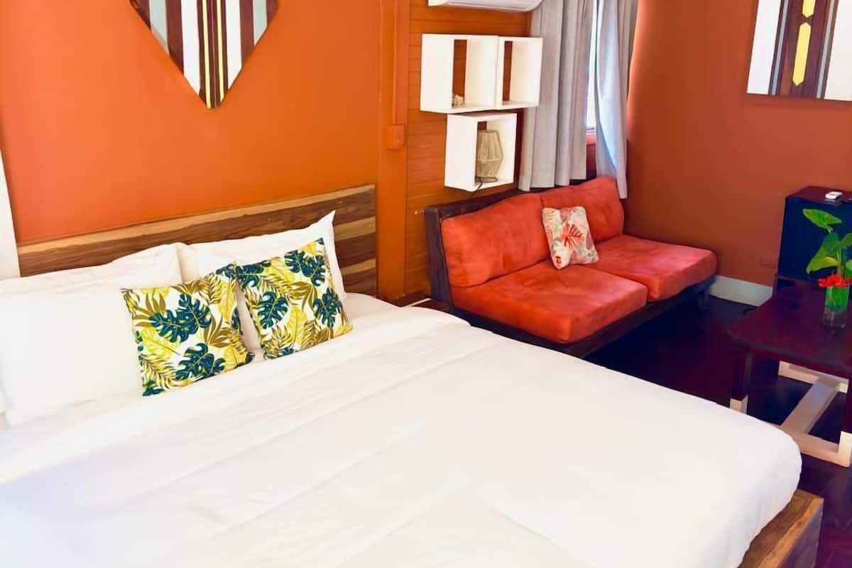 Free WiFi, bed sheets