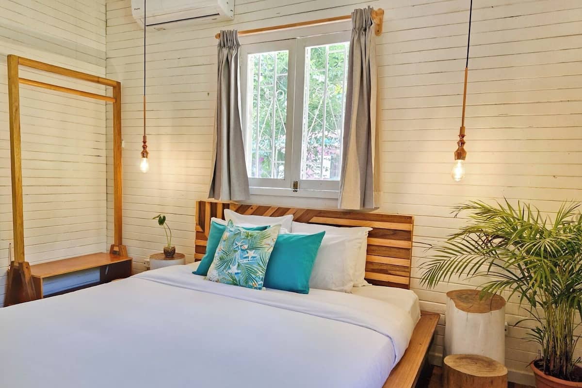 Free WiFi, bed sheets