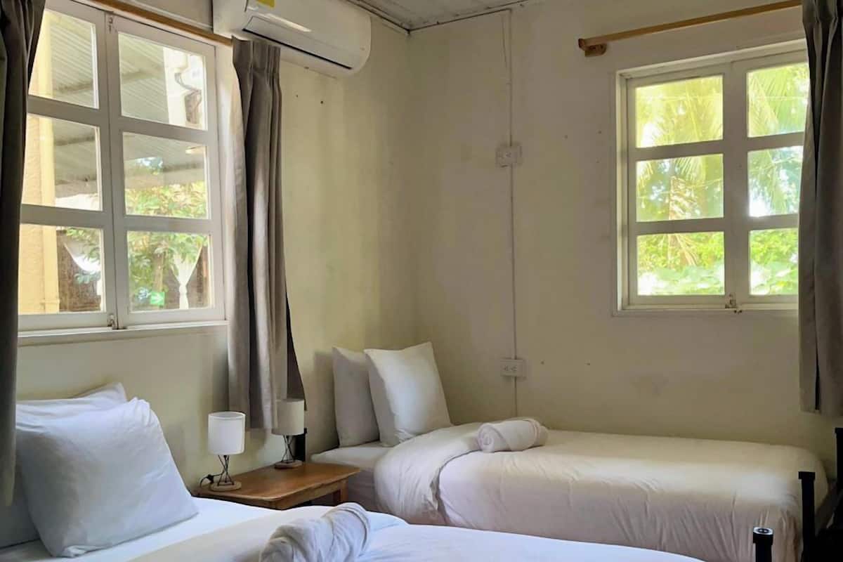 Free WiFi, bed sheets