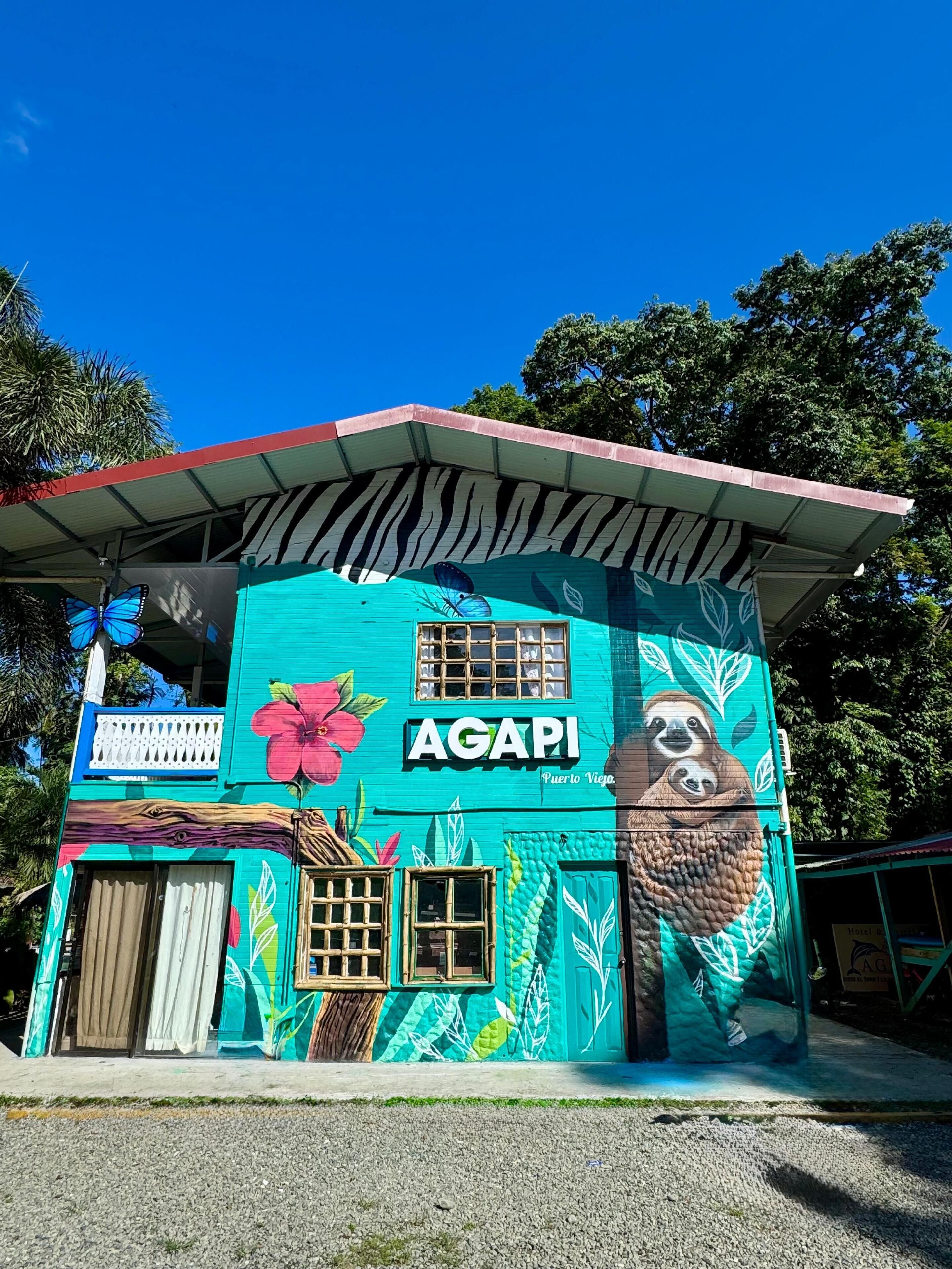 Vista frontal de la propiedad