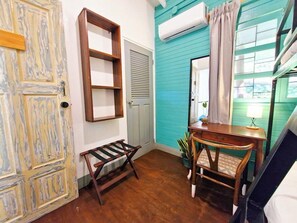 WiFi (無料)、ベッドシーツ