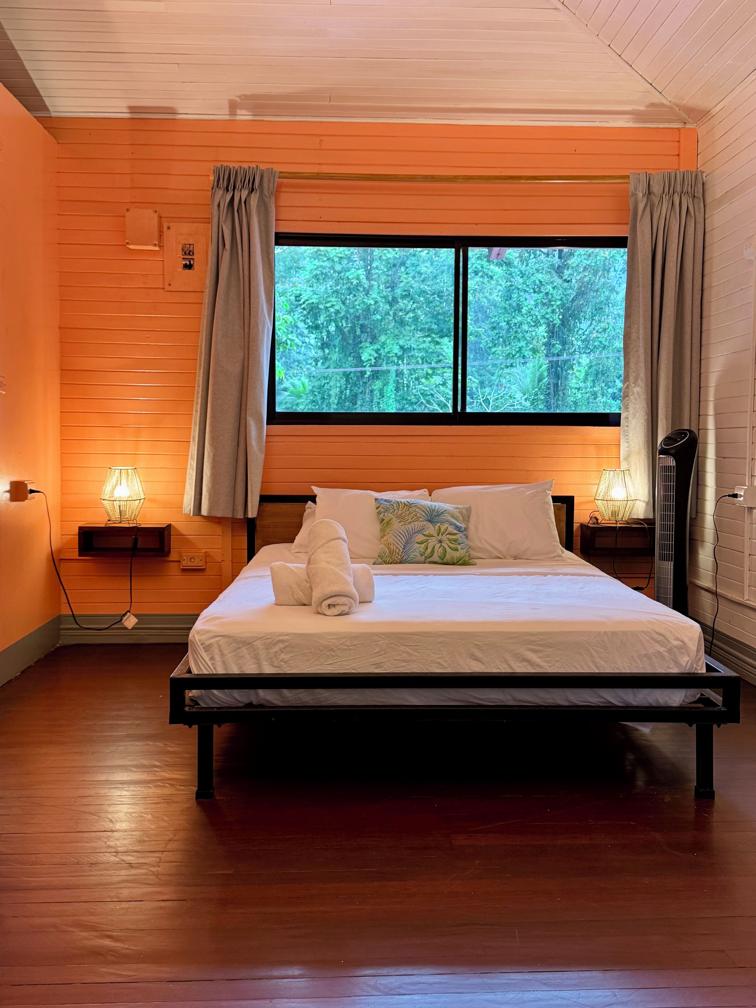 Free WiFi, bed sheets