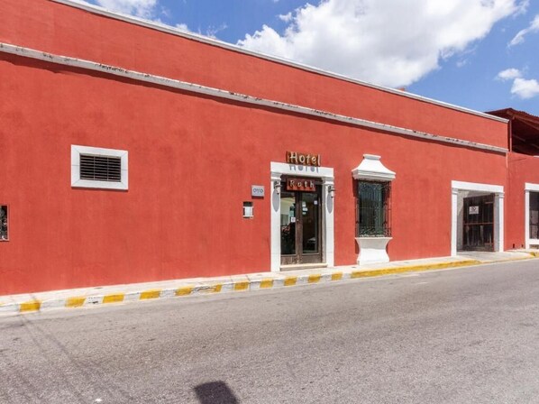 Front of property - Hotel Rath (Campeche)