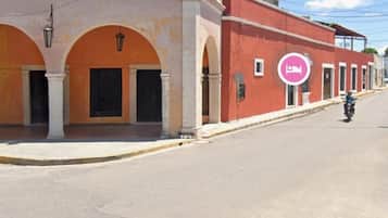 Vista frontal de la propiedad