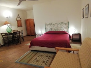 1 habitación, wifi y ropa de cama