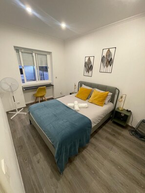 2 bedrooms, iron/ironing board, WiFi, bed sheets - Queluz Maison a Cosy Apartment with a Jacuzzi/ hot tub (Queluz)