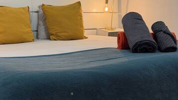 2 habitaciones, tabla de planchar con plancha, wifi y ropa de cama