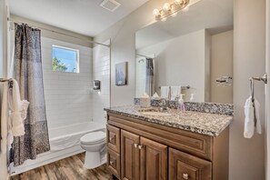 Hair dryer, towels - 3BR with King Bed Near Hill AFB and Davis Conference Center (Layton)
