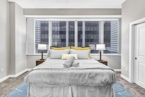 2 bedrooms, iron/ironing board, internet, bed sheets - HUGE Panoramic SkySuite w/ Downtown VIEWS: Gym (Cleveland)