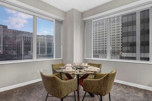 Dining - HUGE Panoramic SkySuite w/ Downtown VIEWS: Gym (Cleveland)
