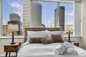 2 bedrooms, iron/ironing board, Internet, bed sheets - Stunning 11th Floor Corner Unit w/Amazing DT Views (Cleveland)