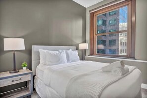 2 soverom, strykejern/-brett, internettilgang og sengetøy