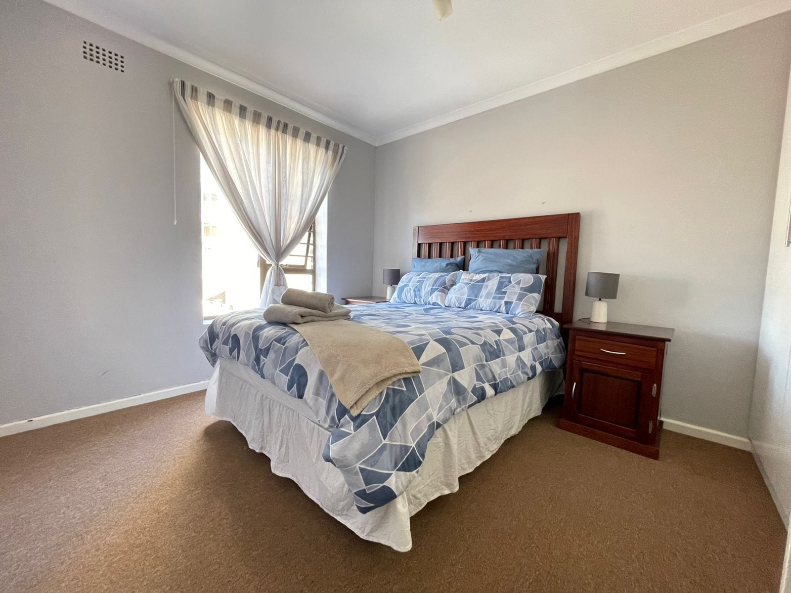 3 bedrooms, iron/ironing board, WiFi, bed sheets