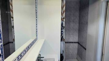 Haartrockner, Handtücher, Seife