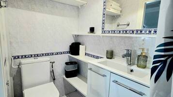 Haartrockner, Handtücher, Seife