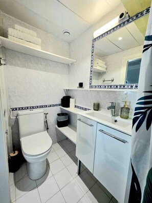 Haartrockner, Handtücher, Seife