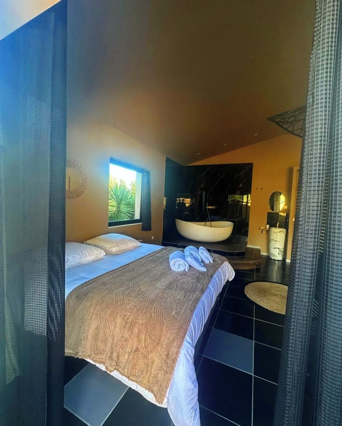 4 chambres, fer et planche à repasser, Wi-Fi, draps fournis