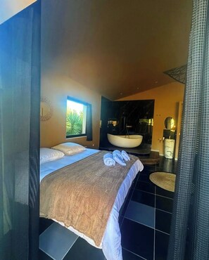 4 chambres, fer et planche à repasser, Wi-Fi, draps fournis