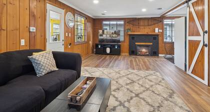 Charming 2-bedroom cottage on crystal clear Gravel Lake
