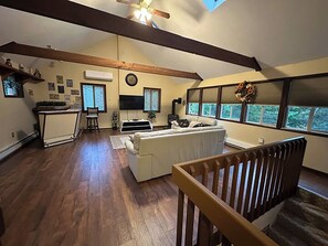 Smart-tv, bordfodbold, bøger