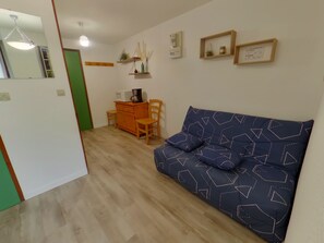 Living area - Apartment with Terrace in Les Rousses, 500m from Center, 4 Pax (Les Rousses)